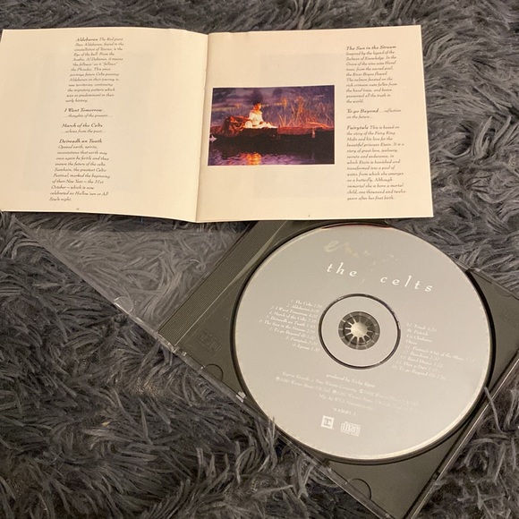 Enya -THE CELTS cd - Picture 3 of 5